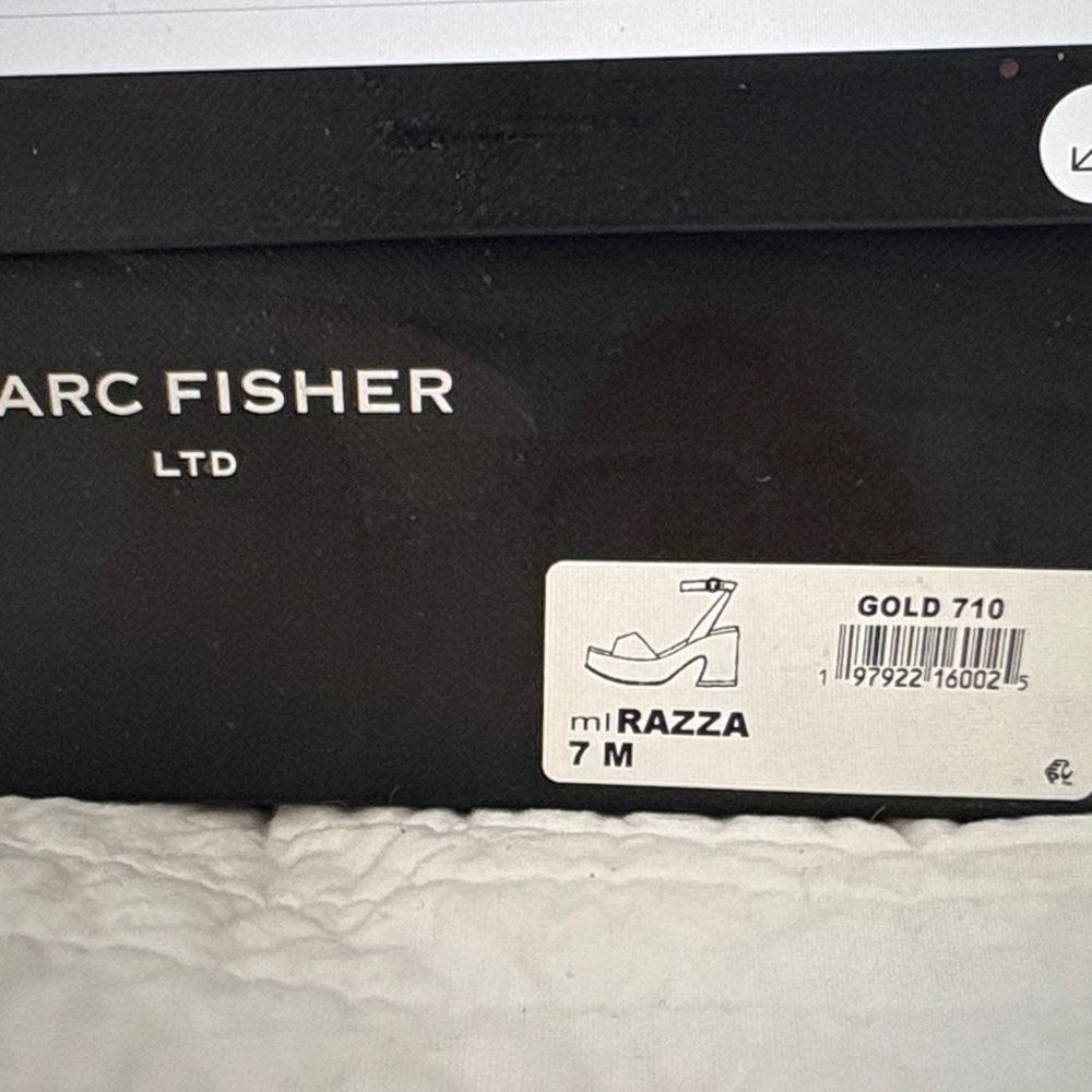 New! Marc Fisher Metallic Gold Sandals size 7 - Picture 6 of 8